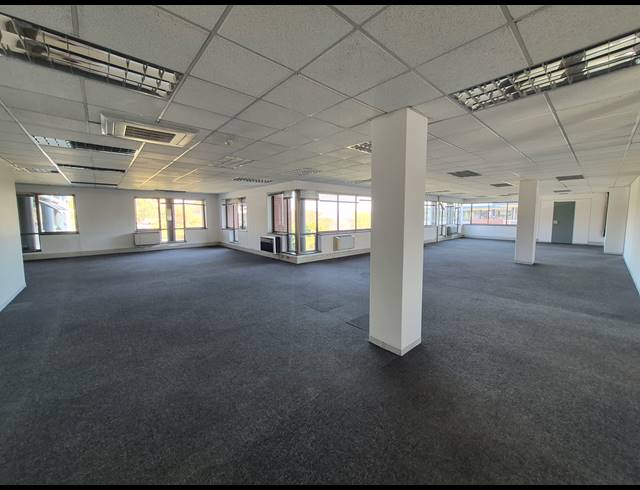 712M² OFFICE TO LET IN WOODMEAD